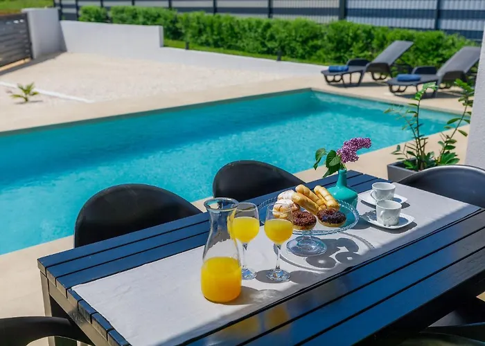 Vine By Interhome Marcana