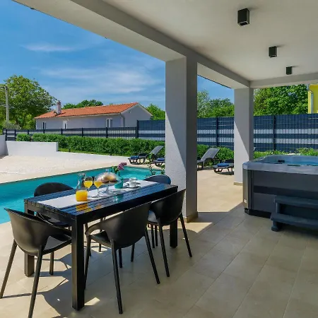 Vine By Interhome Villa Marčana
